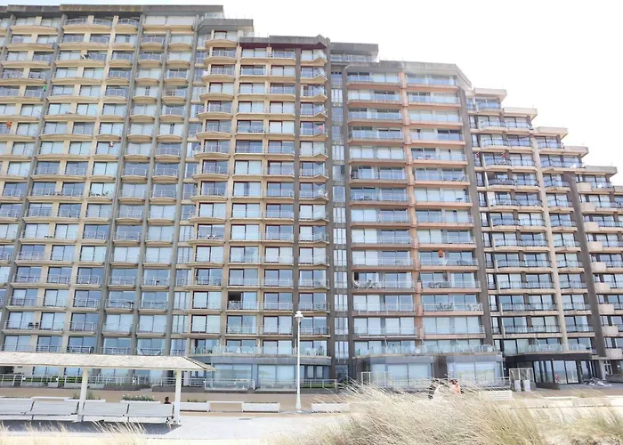 Near Marina דירה